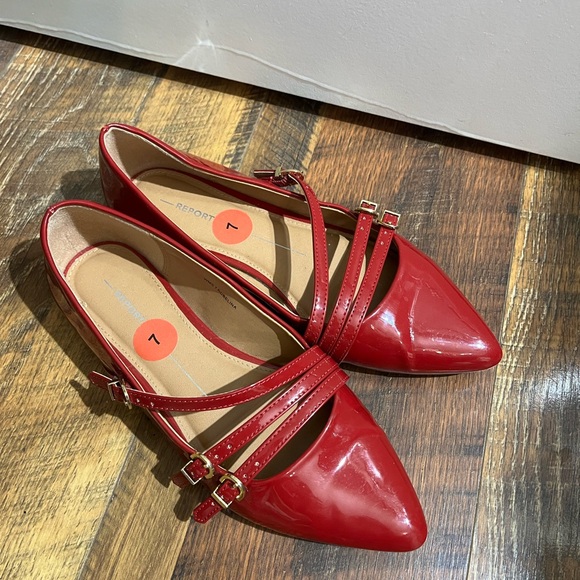 Red Pointed Toe Women's Shoes - Picture 2 of 6